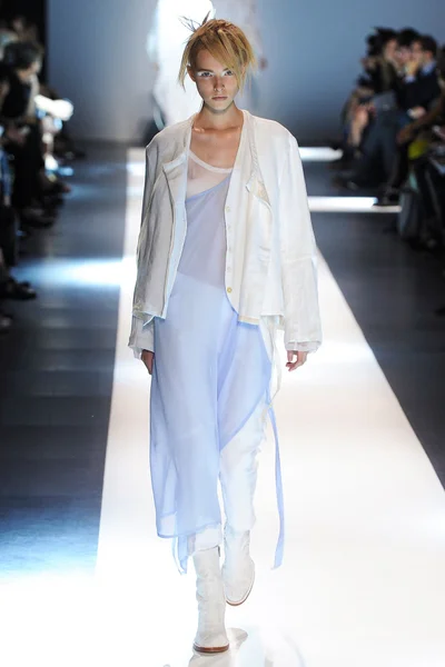 Look 19